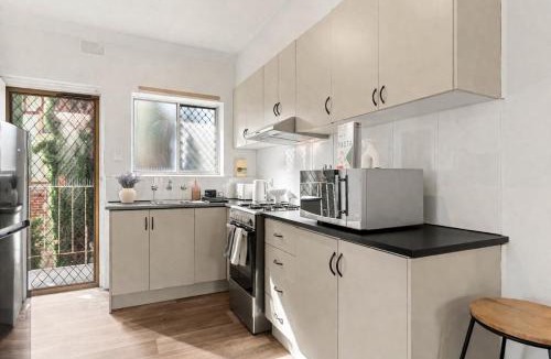 Prospect Apartment | Luxe 2BR, Restaurants, 8 Min to CBD FREE Parking