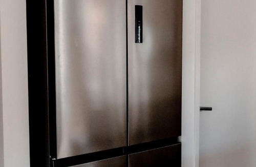 East Victoria Park Apartment | Luxe 4BR - Sleeps 8 - East Vic Park - Free Parking - Walk to Train