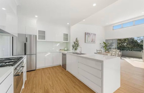 Crescent Head Apartment | Luxe Coastal Escape. Walk to beach, cafe and shops.