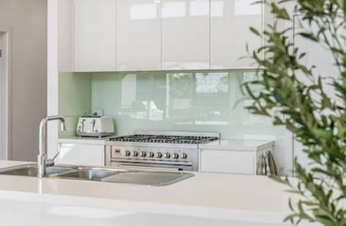 Crescent Head Apartment | Luxe Coastal Escape. Walk to beach, cafe and shops.