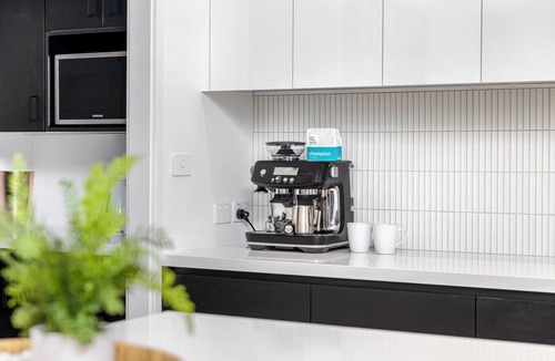 Coffs Harbour Apartment | Luxe Jetty Apartment Walk to Beach, Restaurants