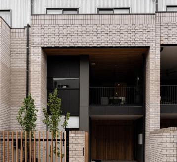 Stepney House | Luxe Stepney Townhouse