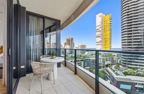 Broadbeach Apartment | Luxurious 2-Bed Designer Retreat at Oracle Resort