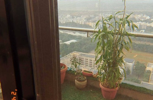 Nanded House | Luxurious 2-bedroom flat, 5 sitter Recliner sofa, WiFi, modern amenities in Pune