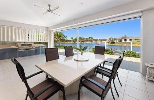 Mooloolaba House | Luxurious 4 bedroom waterfront home pet friendly near Ocean