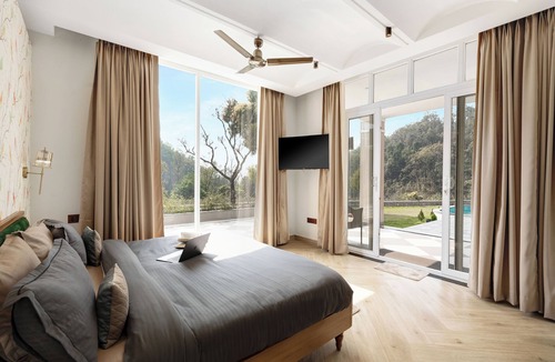 Dehradun Resort | Luxurious forest view quaint resort 10 bedrooms in charming Rishikesh