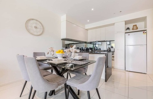 Caulfield Apartment | Luxurious Modern 2 Bedroom 2 Bathroom Apartment