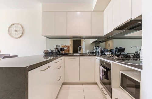 Caulfield Apartment | Luxurious Modern 2 Bedroom 2 Bathroom Apartment