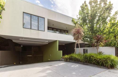 Caulfield Apartment | Luxurious Modern 2 Bedroom 2 Bathroom Apartment