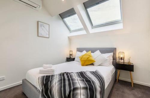 Caulfield Apartment | Luxurious Modern 2 Bedroom 2 Bathroom Apartment