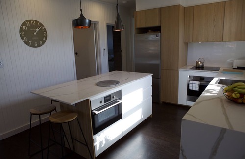 Glenelg South Apartment | Luxurious unit by the Beach
