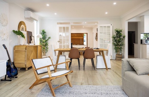 Oatley House | Luxurious Waterfront Retreat with Tennis Court