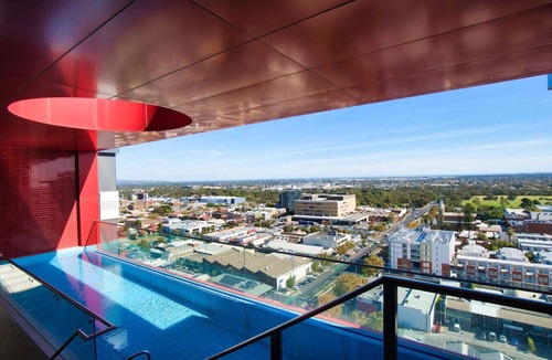 Adelaide Central Business District Apartment | Luxury 1BR CBD Apt with Stunning Views, Pool & Gym