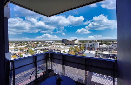 Adelaide Central Business District Apartment | Luxury 1BR CBD Apt with Stunning Views, Pool & Gym