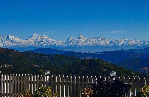 Mukteshwar Villa | Luxury 1BR Villa with Kitchen & Living Room - Himalayan Views, Pet Friendly