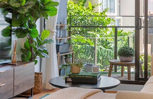 Newstead Apartment | Luxury 2 Bed 2 Bath Parking Pool Gym & Sauna