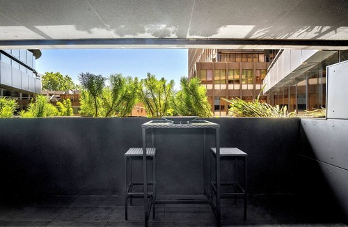 Melbourne Apartment | Luxury 2B2B Albert Park Lakeside Apartment w/Car Park, Pool, Sauna & Gym