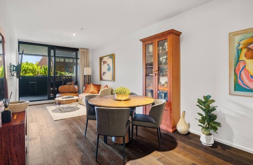 Melbourne Apartment | Luxury 2B2B Albert Park Lakeside Apartment w/Car Park, Pool, Sauna & Gym