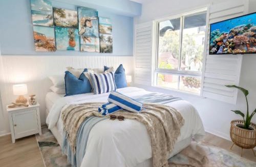 Cairns North Apartment | Luxury 2Bed 2bath Poolview apartment with Lift and 4pools