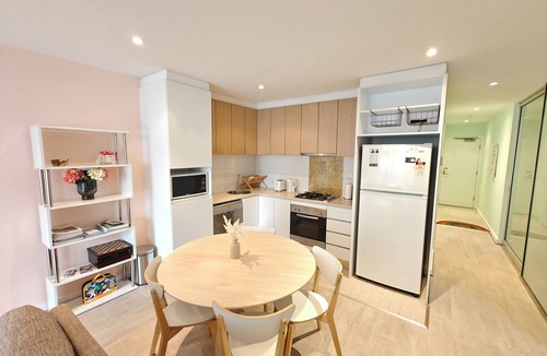 Adelaide Central Business District Apartment | Luxury 2BR apartment in the heart of CBD