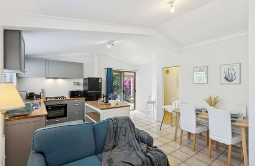 City Centre House | Luxury 2BR Beachside Stay | 2 Parking