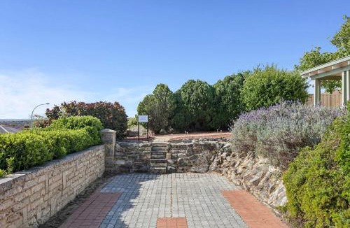 City Centre House | Luxury 2BR Beachside Stay - 2 Parking
