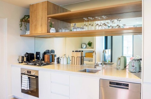 South Melbourne Apartment | Luxury 2BR | City Views | Heated Pool | Southbank