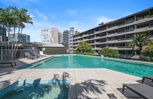 Fortitude Valley Apartment | Luxury 4BR Cozy Home Pool/Gym/Sauna/wParking @ CBD