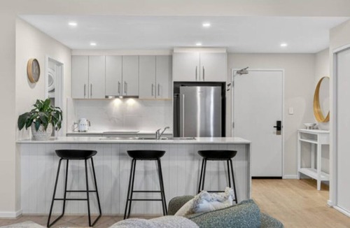 West Perth Apartment | Luxury Apartment with Private Balcony & Parking in Perth CBD.