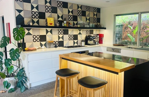 Bulli Tops Apartment | Luxury Architect Designed Wellness Retreat with spa and sauna.