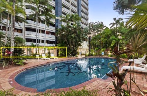 Cairns North Apartment | Luxury Beachfront Apartment with Direct Pool Access
