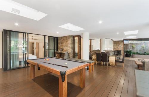 Cairns North Apartment | Luxury Beachfront Apartment with Direct Pool Access