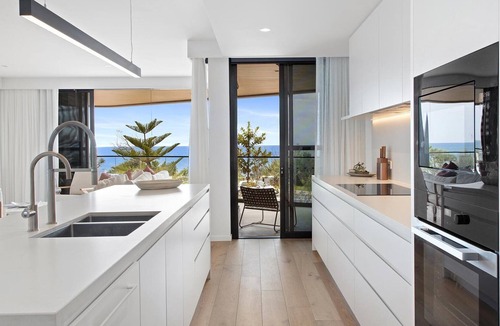 Sunshine Coast Apartment | Luxury beachfront 3 bedroom apartment @ Coolum First Bay