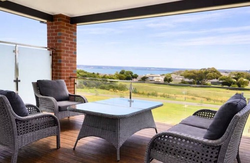San Remo House | Luxury Beachside Getaway in San Remo