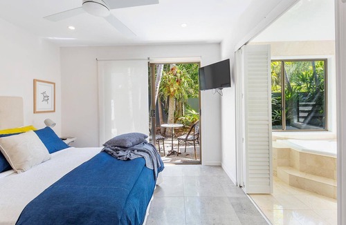 Sunshine Coast House | LUXURY BEACHSIDE HOME, On the Beach with pool.