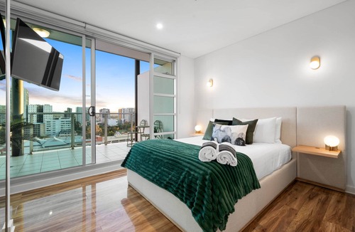 Adelaide Central Business District Apartment | Luxury CBD Penthouse | Ocean + City Views | Pool, Parking & Balcony | Sleeps 6
