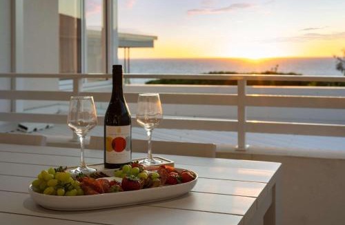 Ocean Reef House | Luxury Coastal Escape-Ocean Views Walk to Beach