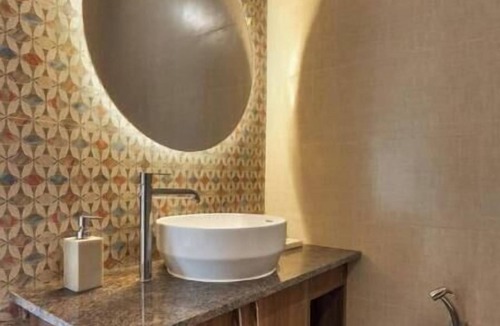Thousand Lights Apartment | Luxury Condo near Apollo 2BHK