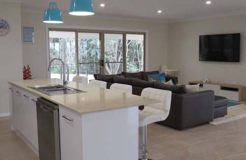 Red Head House | Luxury four bedroom Beachfront house ideal for families.