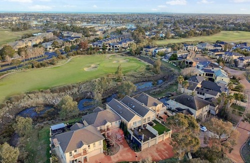 Sanctuary Lakes House | Luxury Golf Course Retreat with Scenic Views