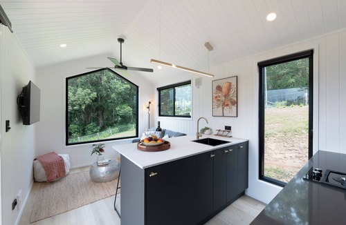 Hunchy Cabin | Luxury Hinterland Tiny Home | Secluded Romantic Escape with Stunning Views