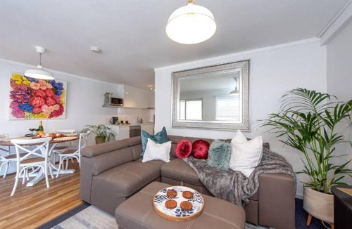 Scarborough Apartment | Luxury Lagoon Ocean Escape - 2BR Sofabed Sleep 6!