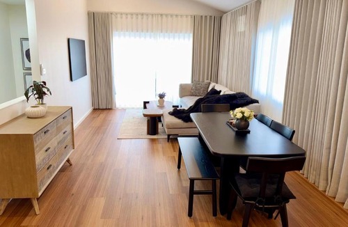 Lenah Valley Villa | Luxury Lenah Valley Retreat, Minutes to MONA & CBD