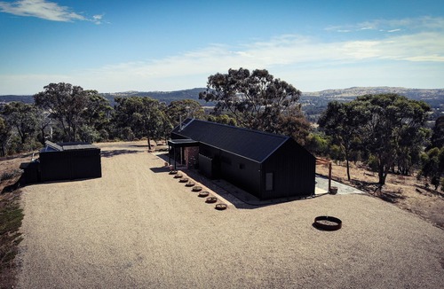 Faraday House | Luxury off grid home on acreage with stunning views