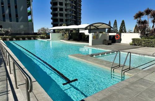 Broadbeach Apartment | Luxury Oracle Skyhome 39th floor with Stunning Ocean Views