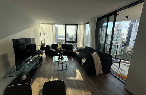 Main Beach Apartment | Luxury Pearl Main Beach Apartment Walk to the Beach