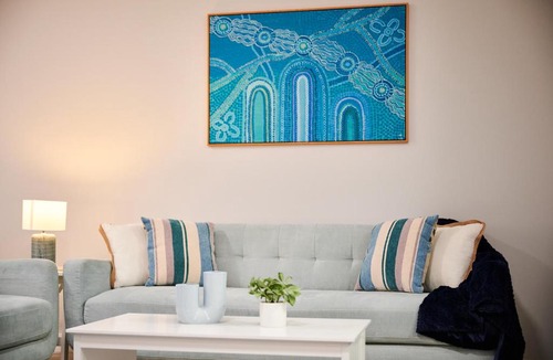 East Perth Apartment | Luxury Perth Apartment near Optus