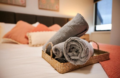 East Perth Apartment | Luxury Perth Apartment near Optus
