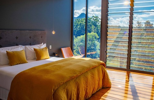 Beerburrum Bed & Breakfast | Luxury Romantic Glass Villas in a Private Adults Only Retreat.