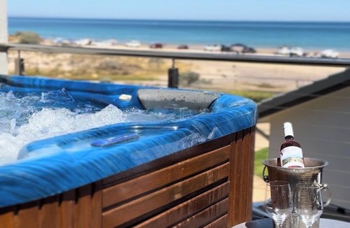 Moana House | Luxury Spa “Beachfront Moana” Perfect for couples, families or friends!